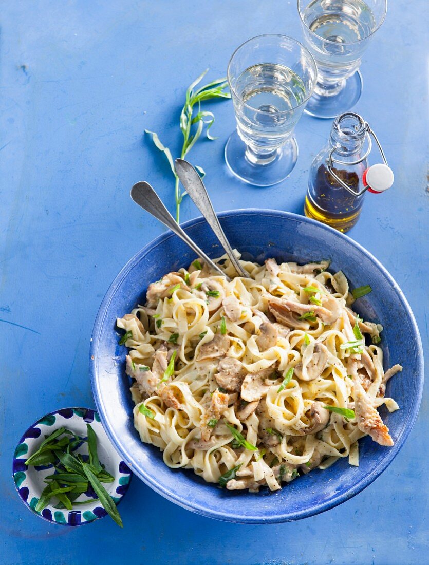 Tagliatelle with chicken, mushrooms and a creamy sauce