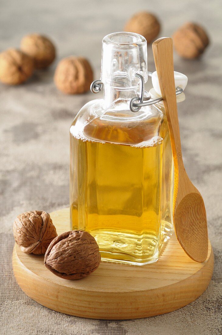 Walnut oil and walnuts