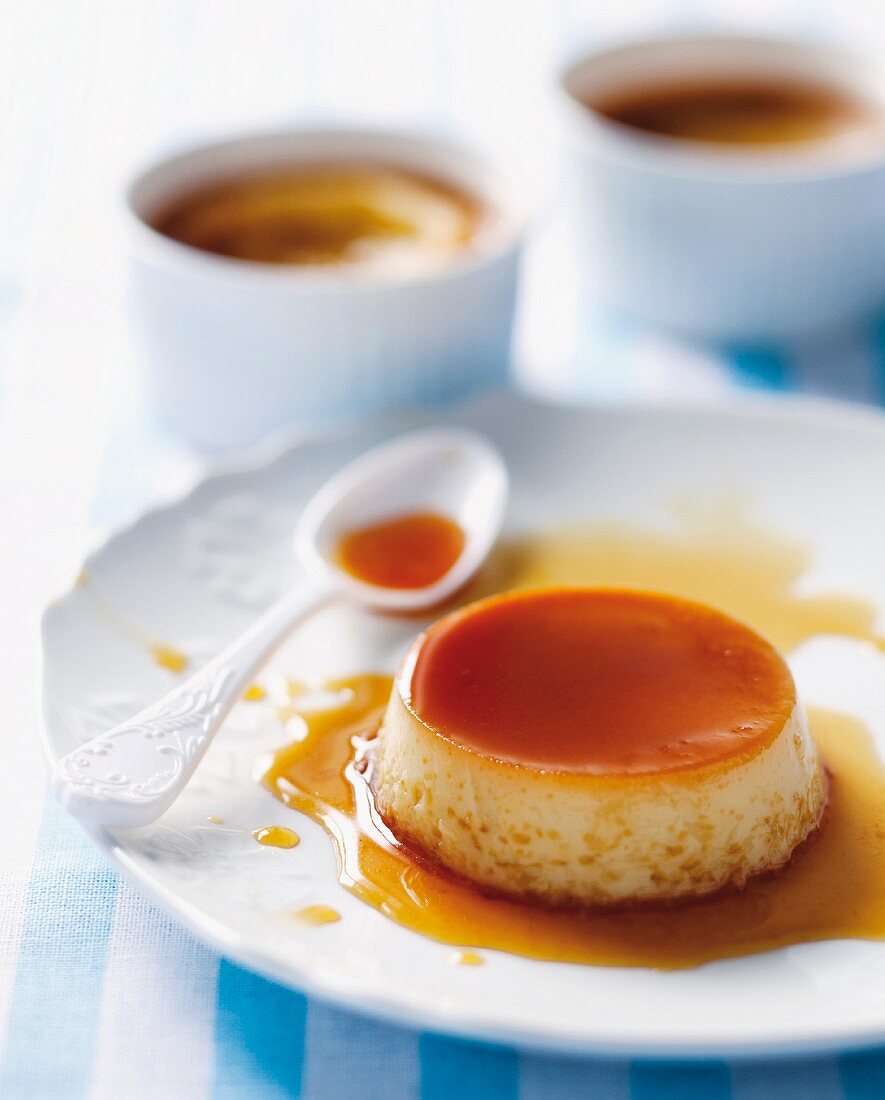 Low-fat creme caramel