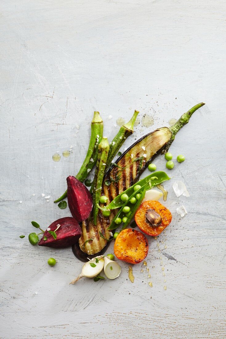 Grilled vegetables with peas (seen from above)