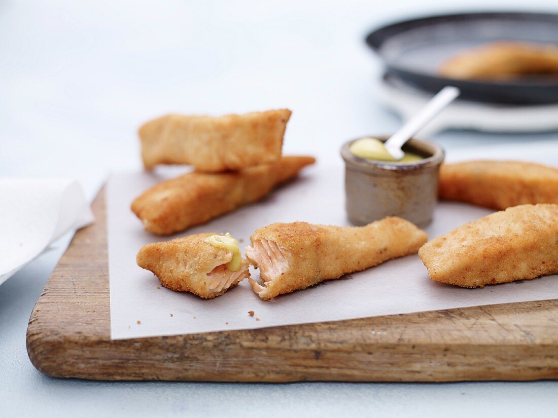 Salmon fish fingers with aioli