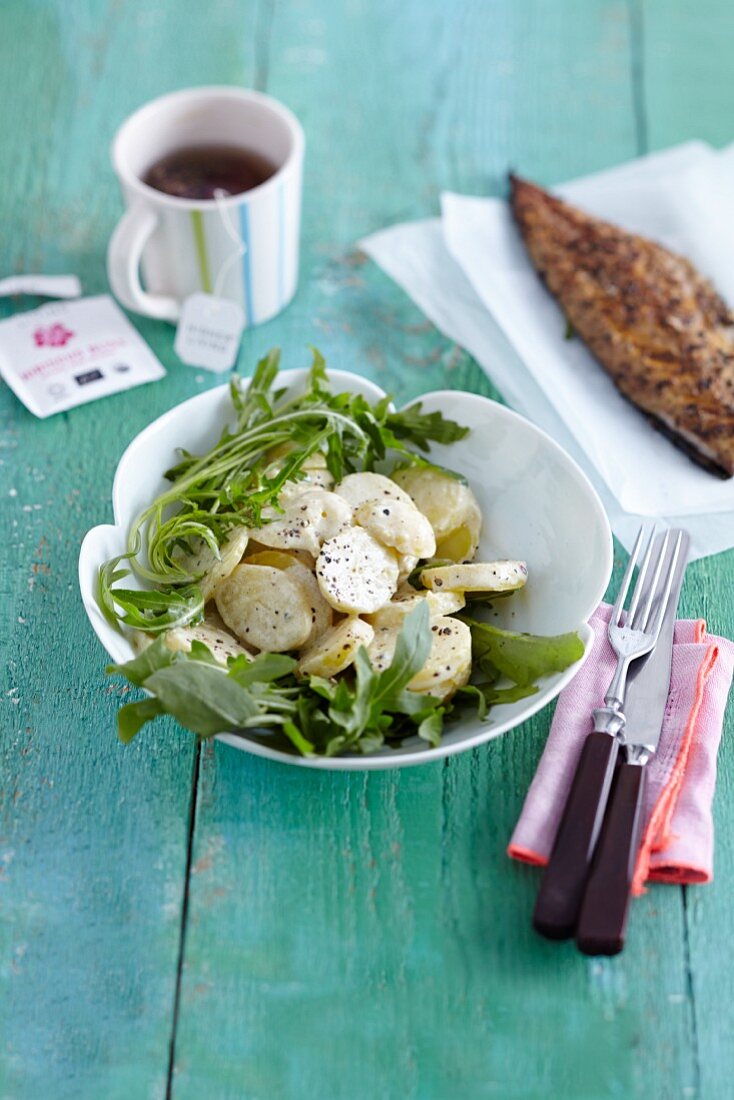 Potato salad with rocket and mackerel