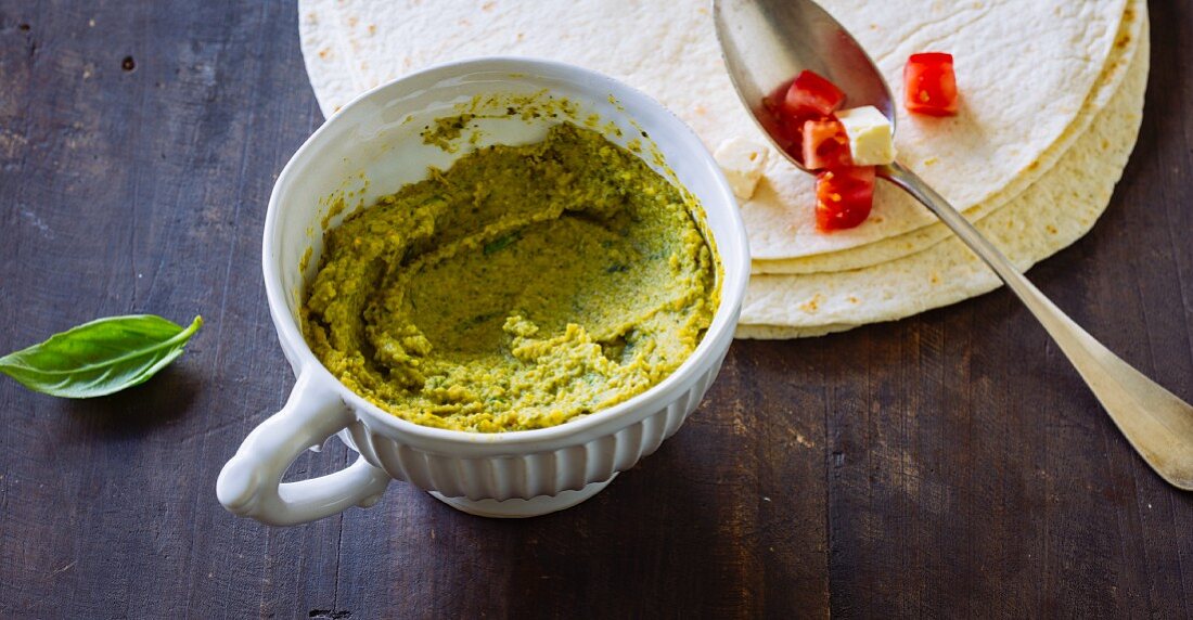 Lentil paste with basil