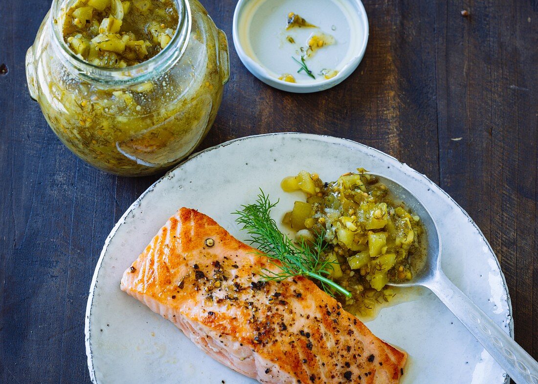 Cucumber and dill relish with fried salmon fillet
