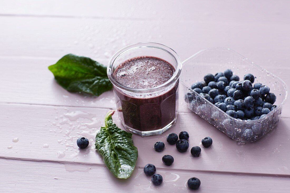A blueberry and spinach smoothie with coconut water