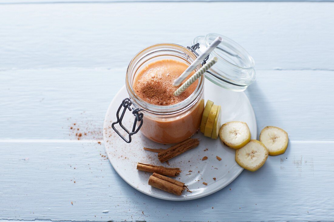 Süsskartoffelsmoothie mit Zimt und Banane