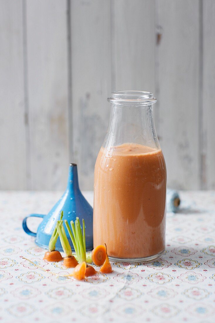 A cocoa and carrot smoothie with bananas