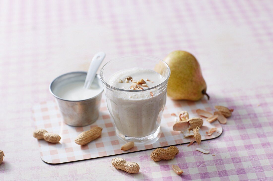 A pear and peanut smoothie with yoghurt