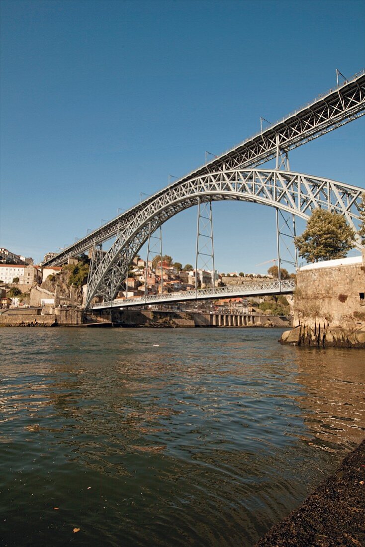 Die berühmte Ponte Dom Louis I. von Eifel konstruiert, Portugal, Porto