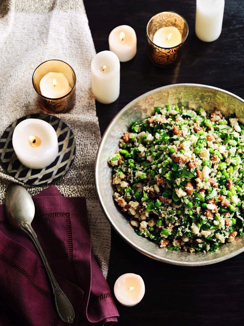 Tabouleh mit Hülsenfrüchten, Kernen und Nüssen