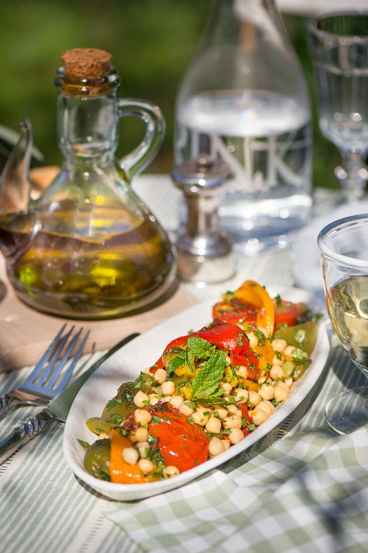 Chickpea salad with peppers and mint