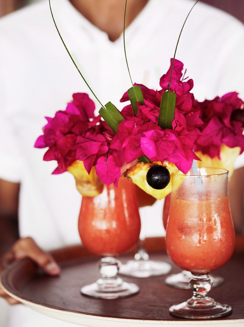 Ice-cold drinks with bougainvillea decoration