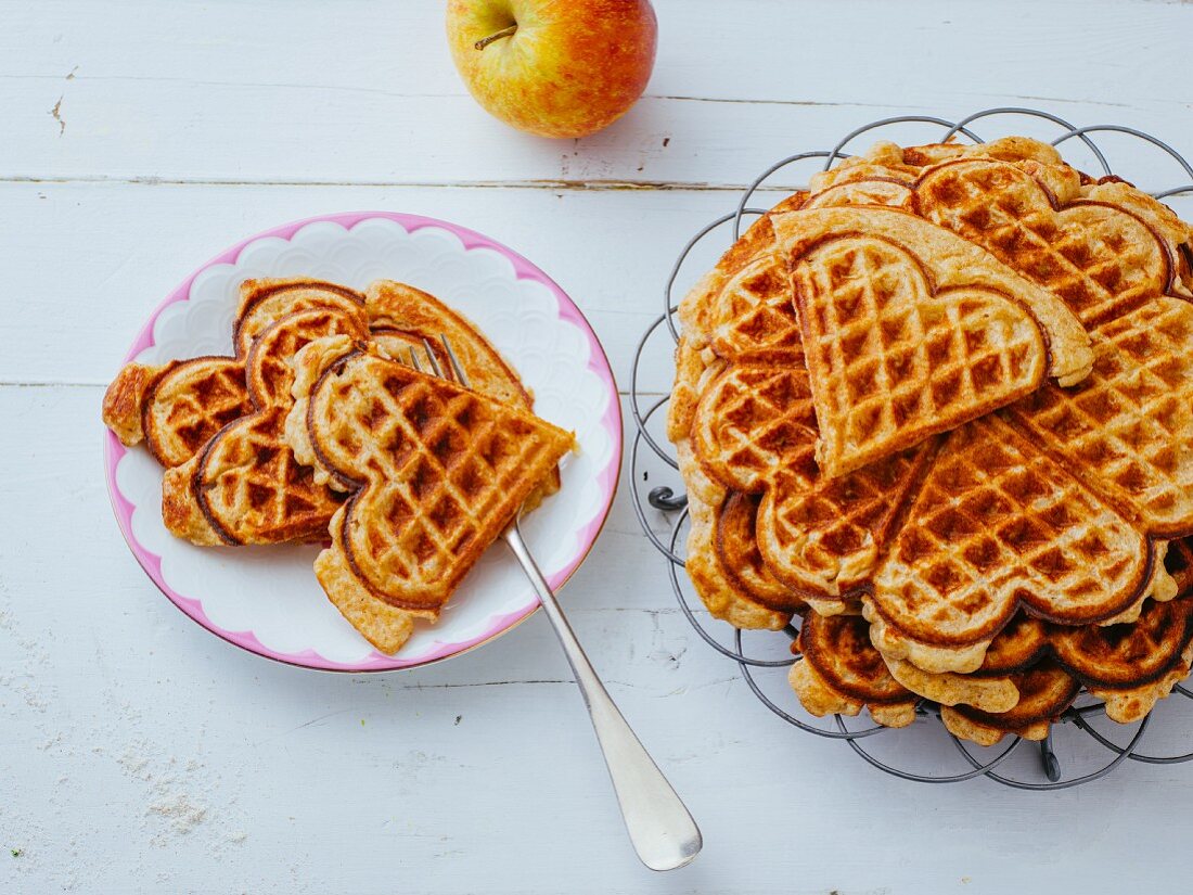 Apple waffles with ground nuts