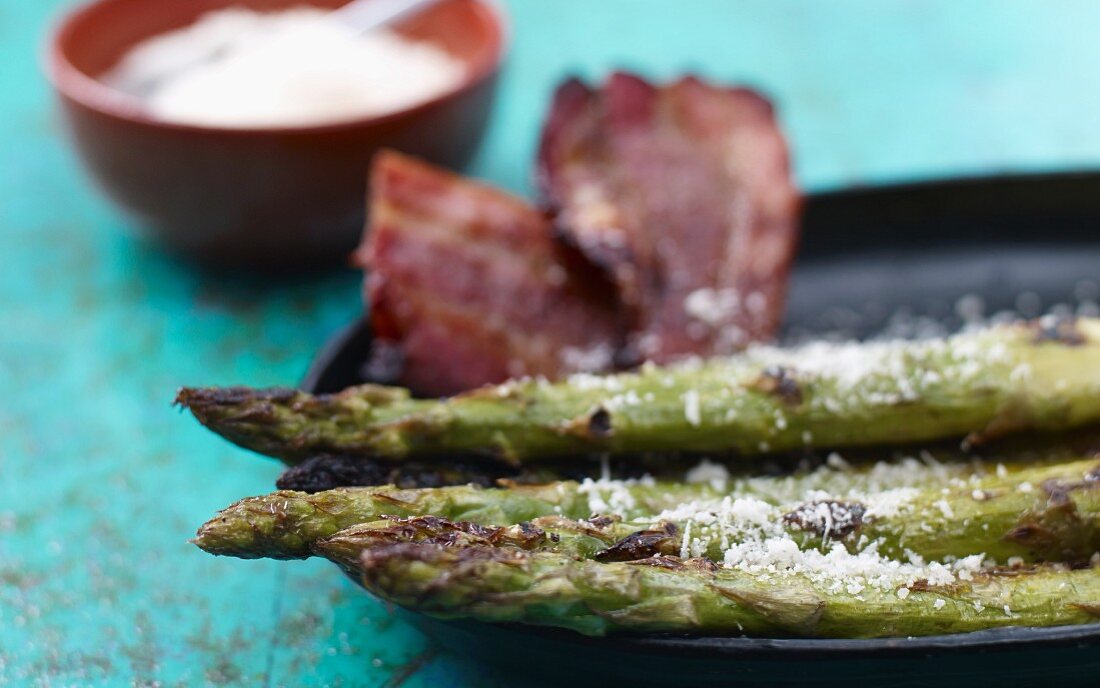 Grilled asparagus with Parmesan cheese