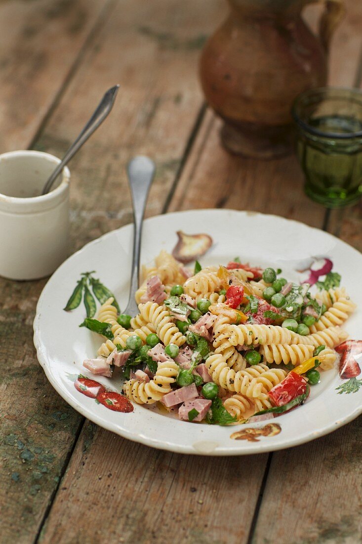 Pasta salad with ham and peas