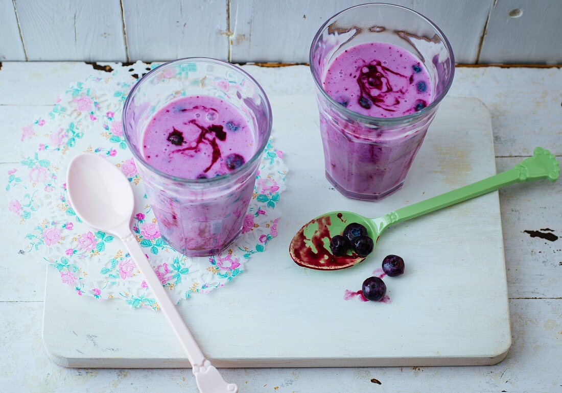 Blueberry and buttermilk drink with honey