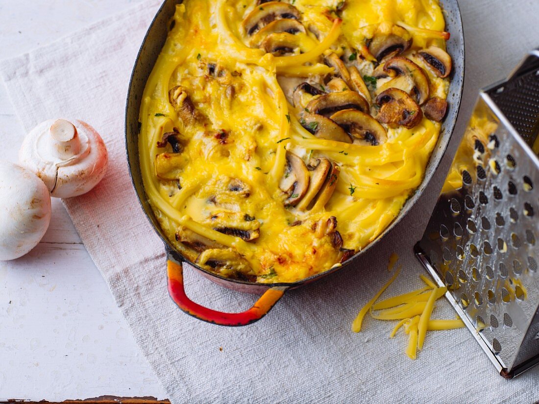 Macaroni and mushroom bake à la milanese