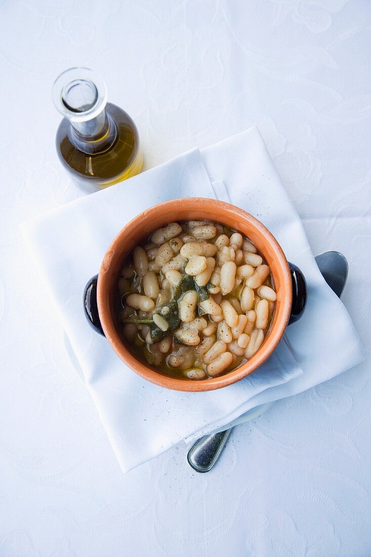 Fagioli all'uccelletto (white beans with sage, Italy)