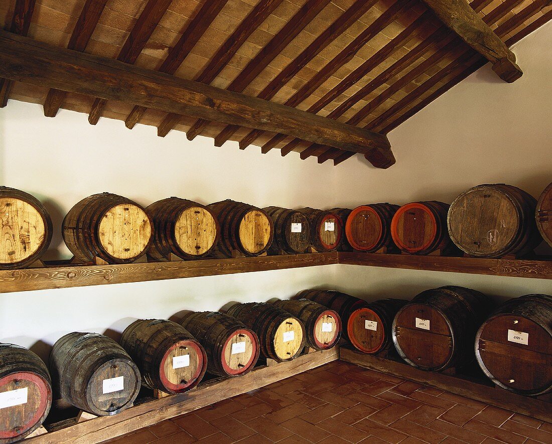Vin-Santo-Lagerung in 'Caratelli' (Mini-Fässern), Toskana