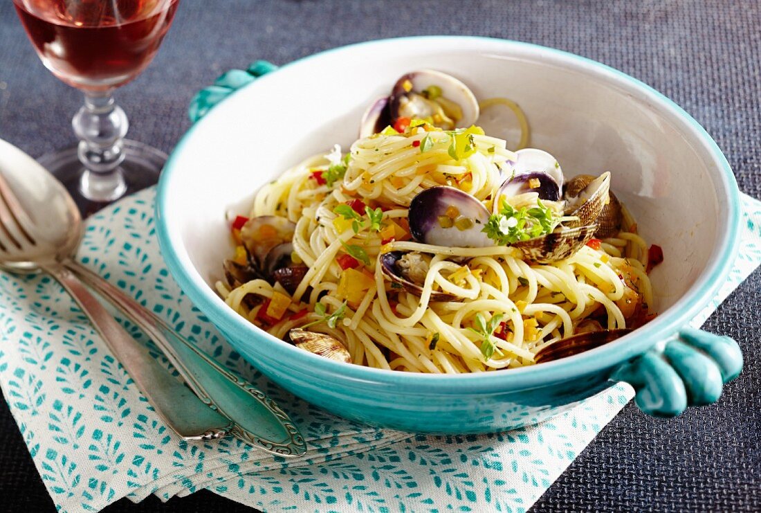 Spaghetti alle vongole (Nudeln mit Venusmuscheln, Italien)