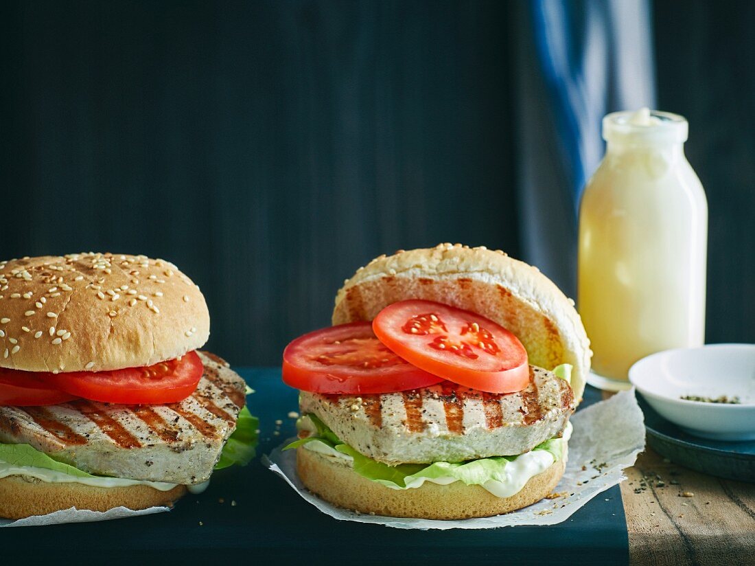 Grilled tuna fish burgers with tomatoes and salad