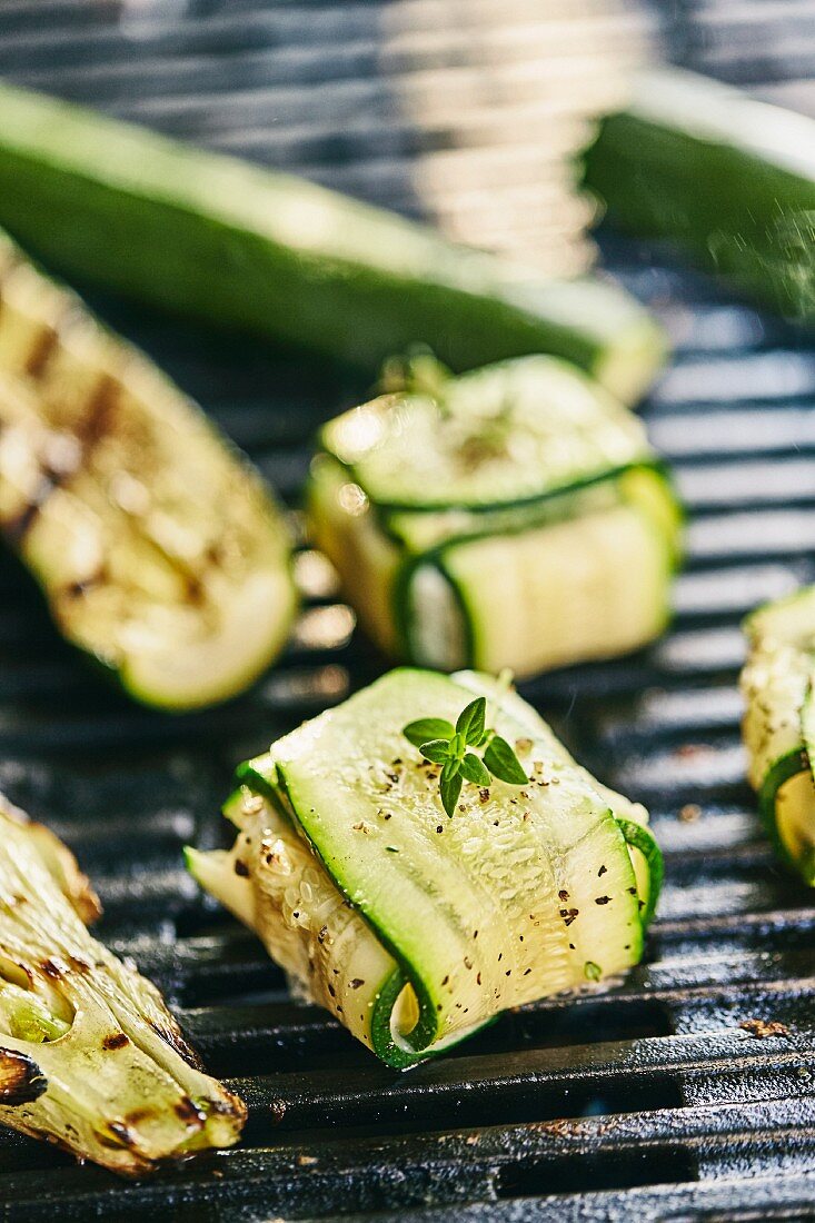 Courgette and goat's cheese parcels on a barbecue