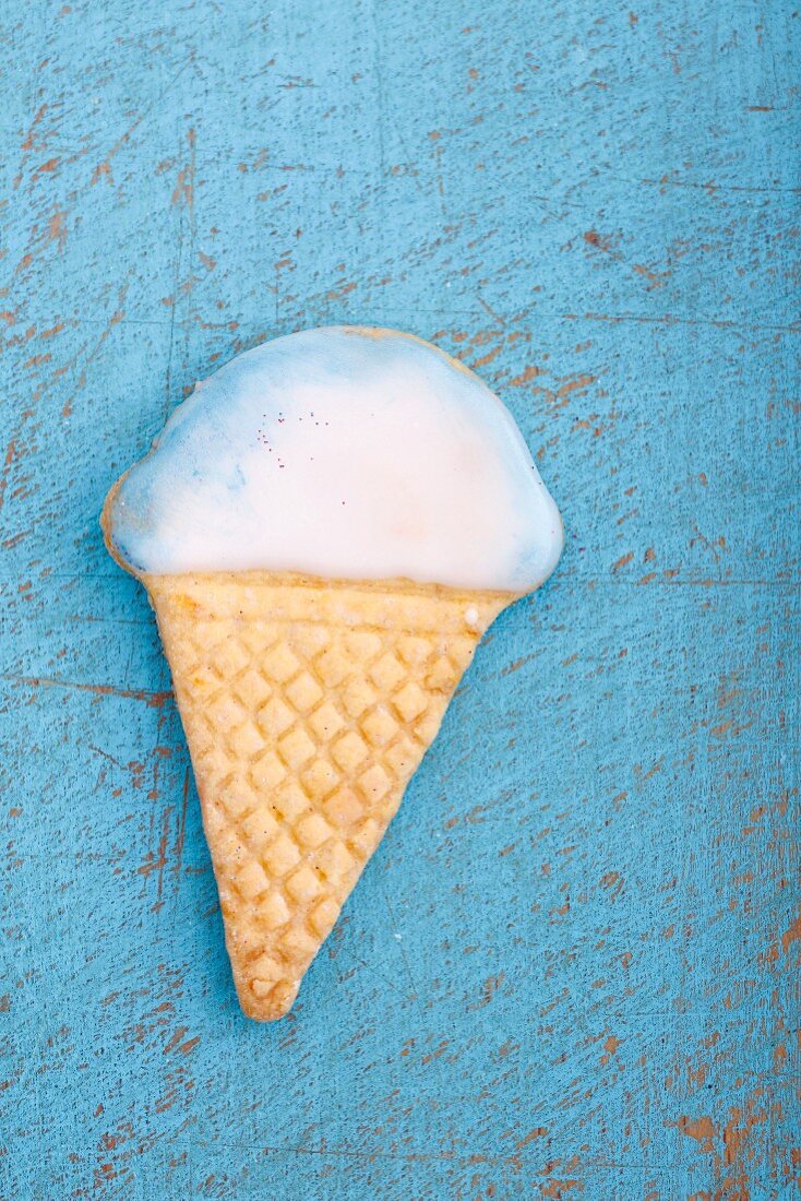 An ice cream-shaped biscuit with white icing