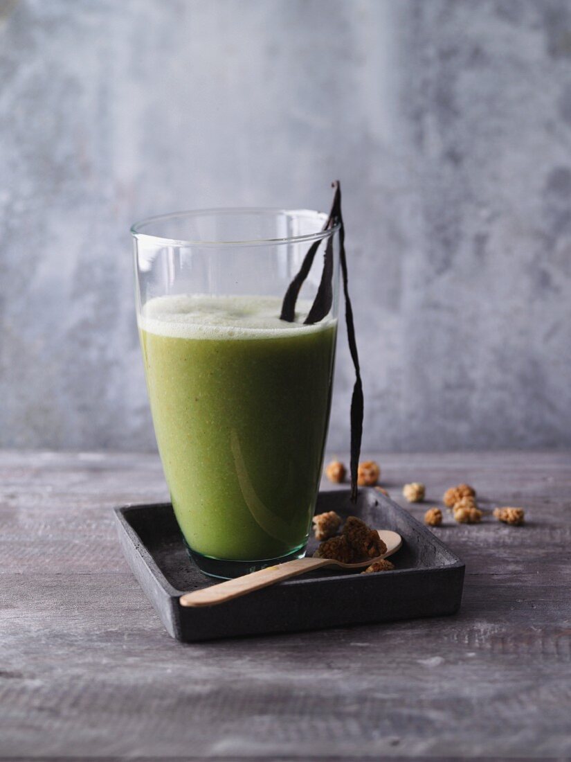 A mulberry and pineapple smoothie with barley grass powder and vanilla