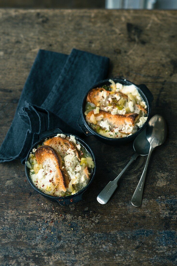 Gratinated onion soup with feta cheese and pastis