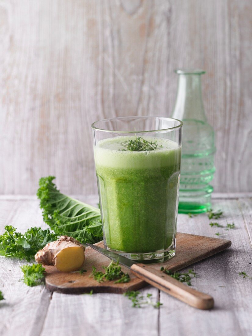 A kale and cress smoothie with ginger and pineapple