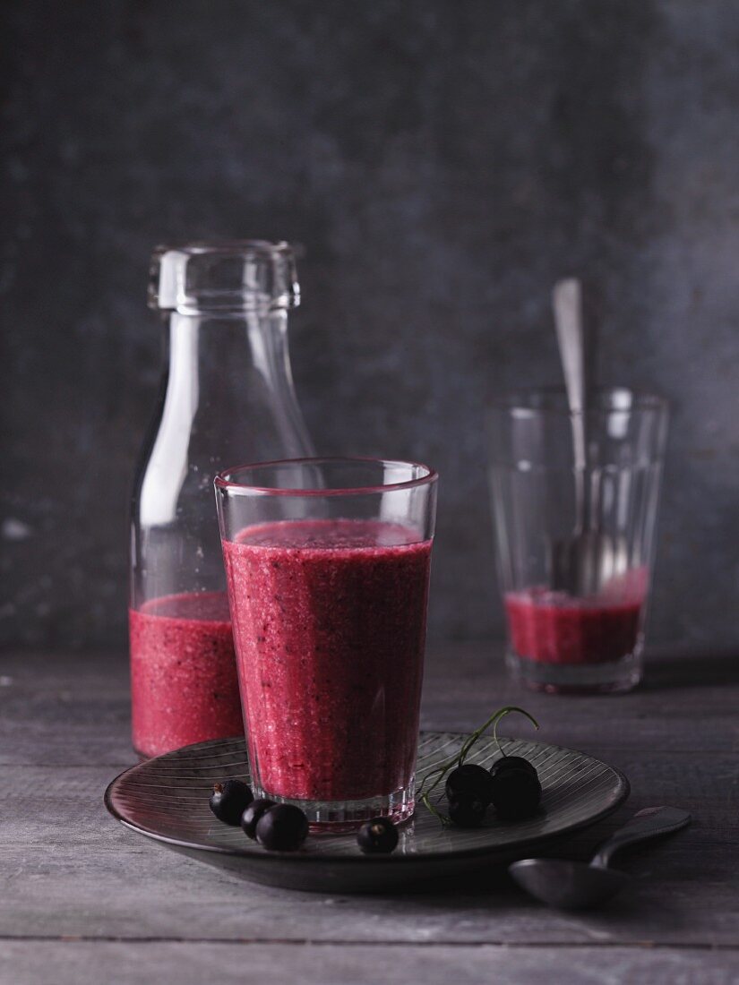 A redcurrant and banana smoothie with coconut oil