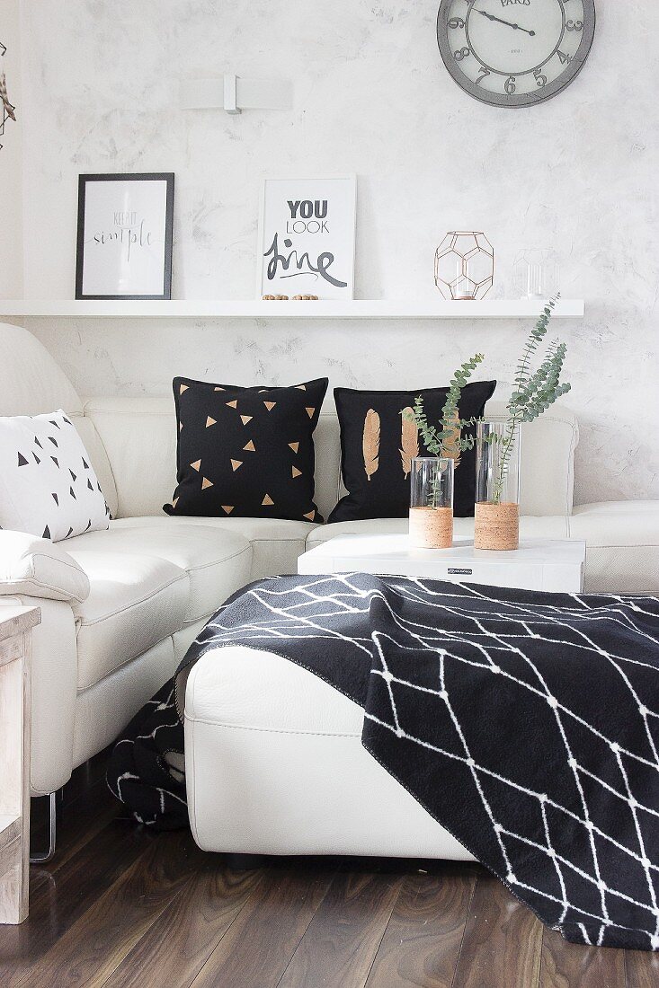 Modern living room in black and white