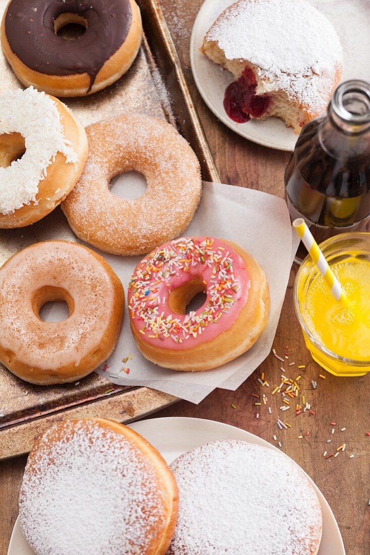 Bunte Donuts & Krapfen