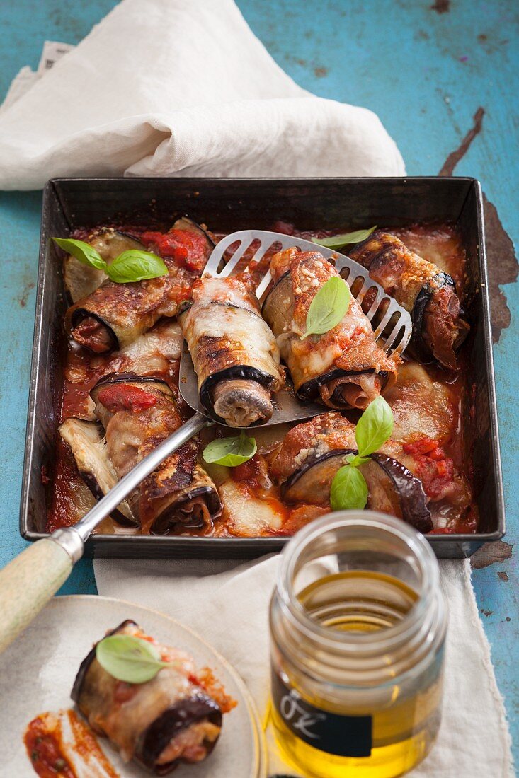 Gratinated aubergine rolls with Parma ham in tomato sauce