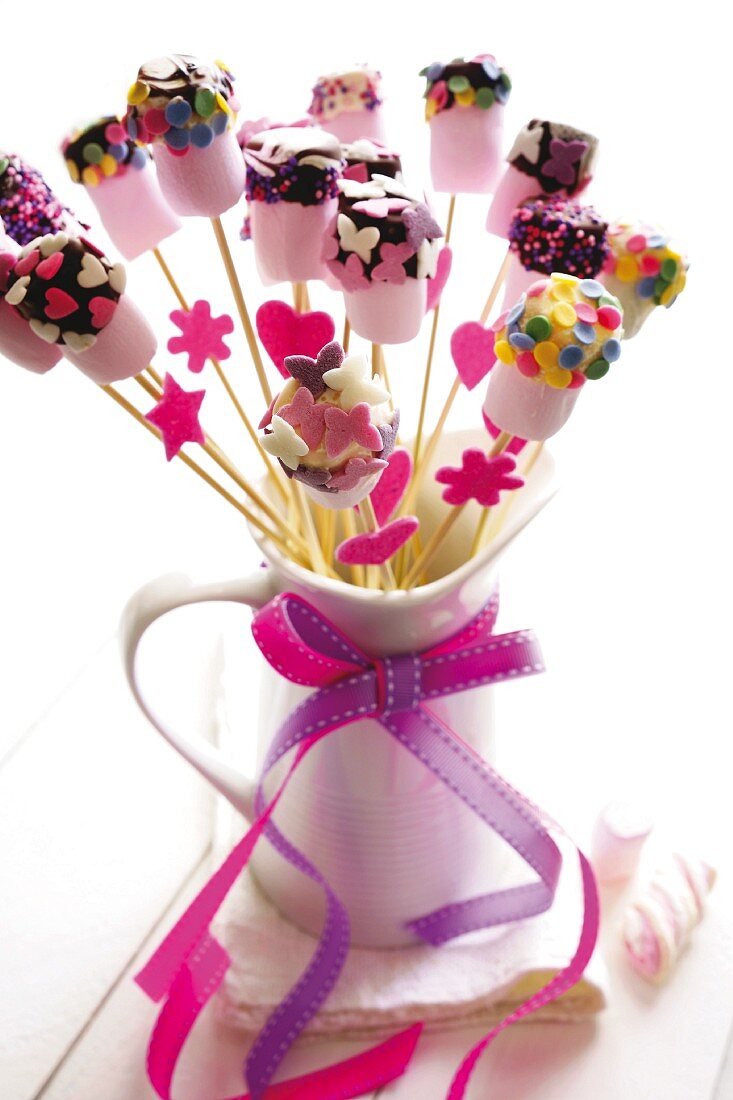 Marshmallow lollies decorated with sugar sprinkles