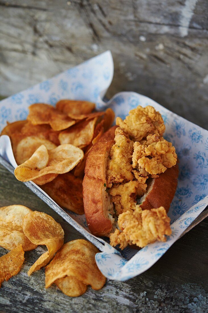 A clam roll with crisps