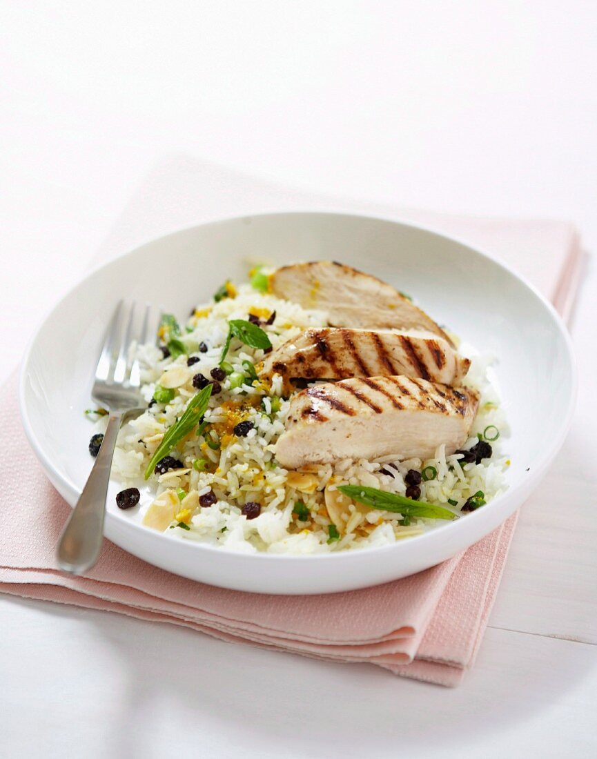 Rice and currant salad with chicken