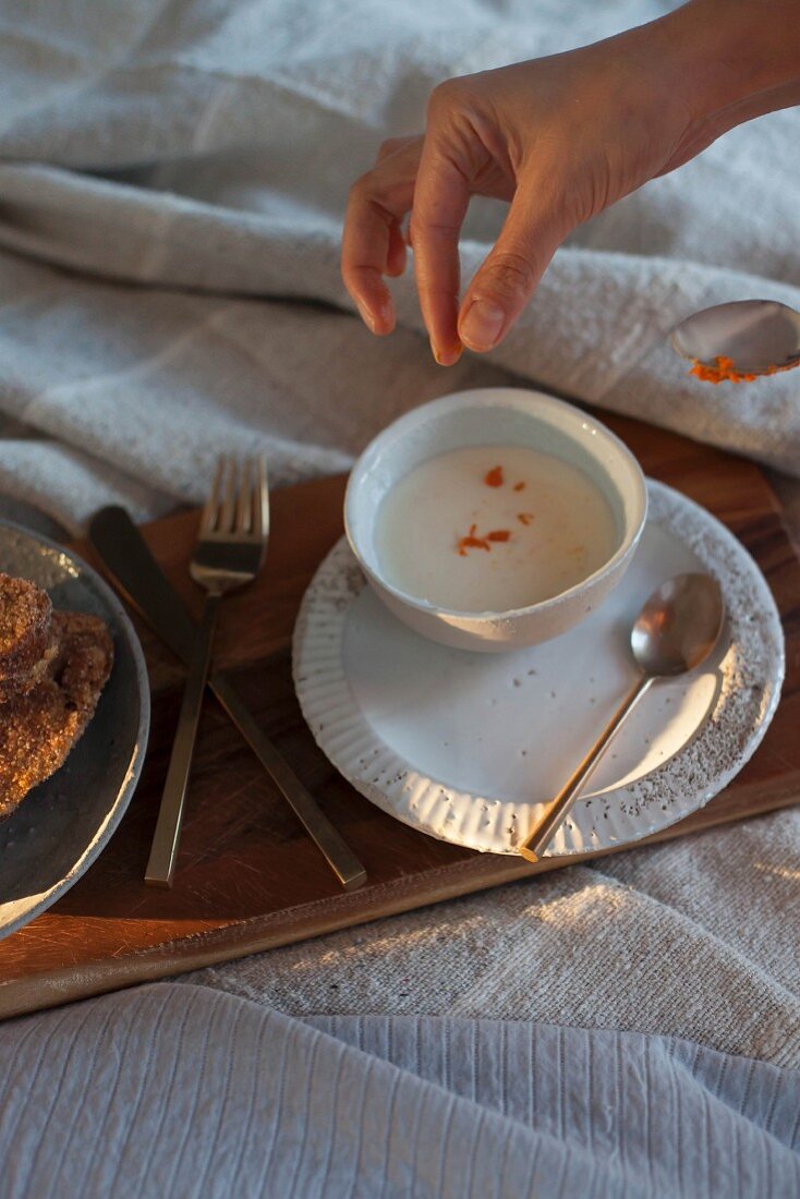Frühstück im Bett: French Toast mit Zimt und Zitrusjoghurt