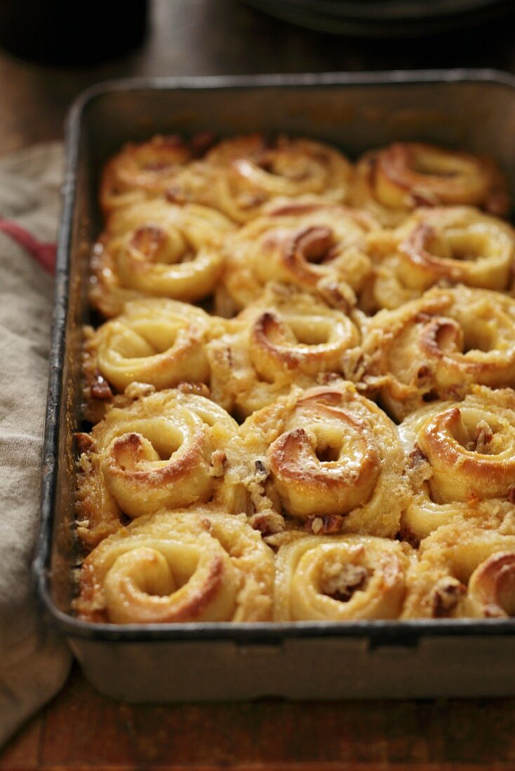 Sweet orange and pecan nut buns