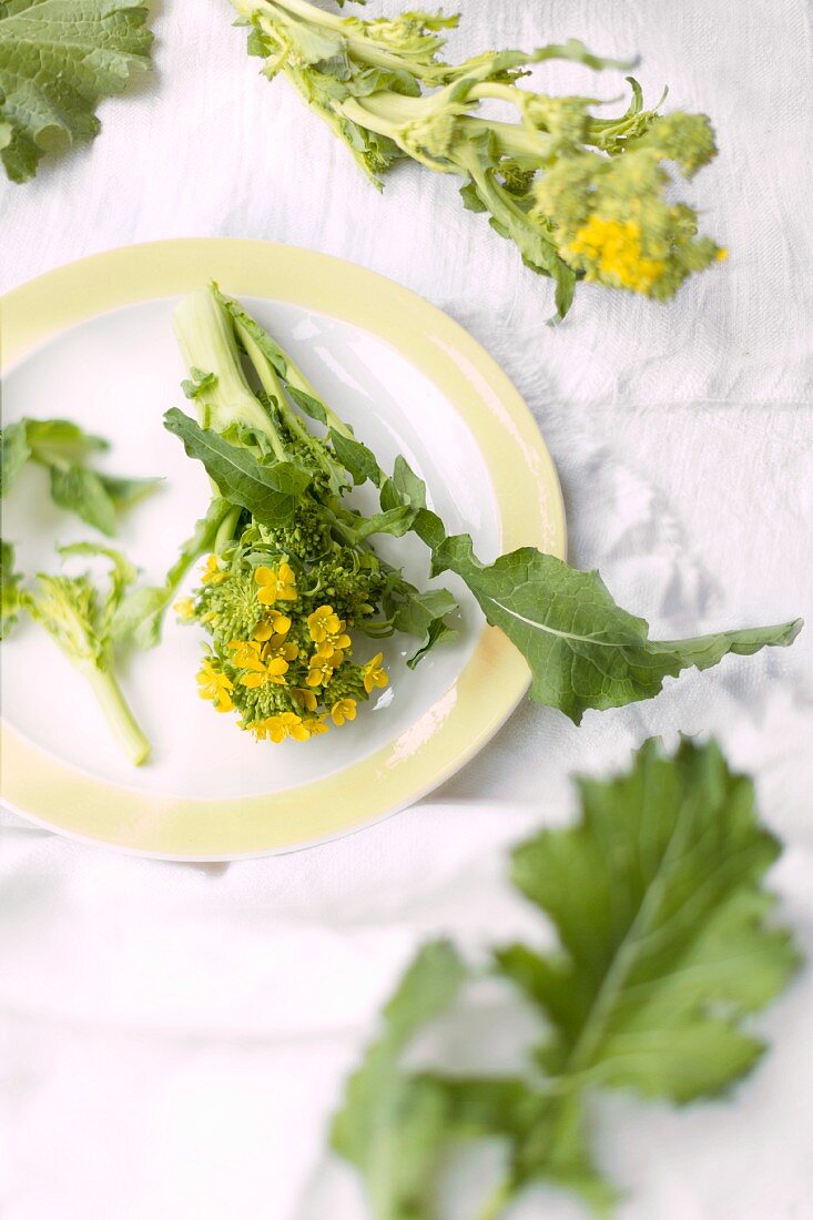 Rapini with flowers on a plate and next to it