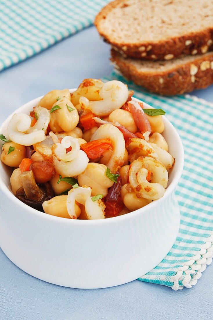 Squid with white beans and mushrooms