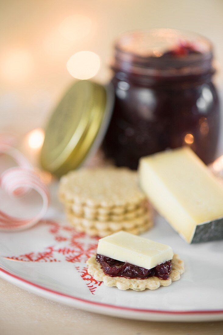 Crackers with cheese and onion chutney for Christmas