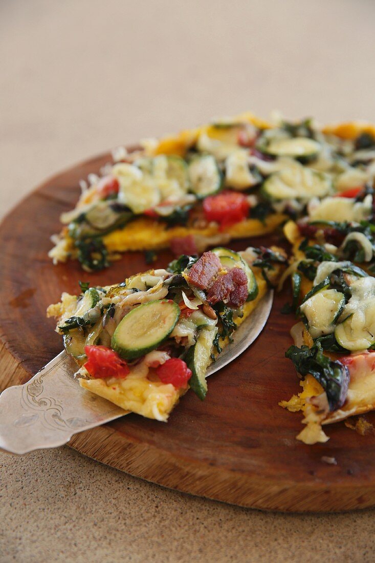 Zucchini Frittata mit Speck, Babyspinat und Eiern