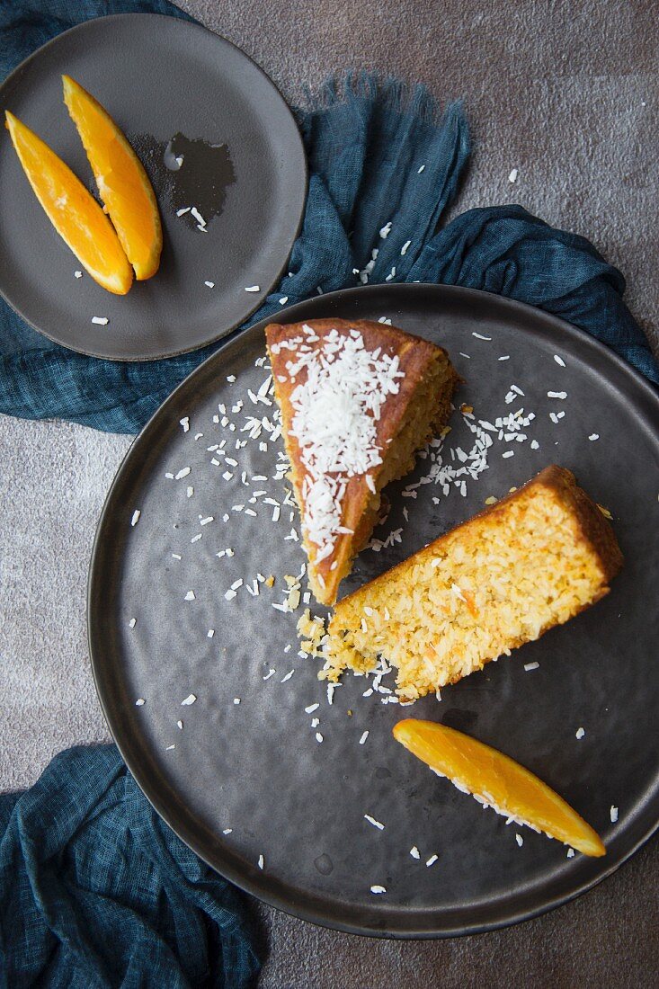 Orangenkuchen mit Möhren und Kokos