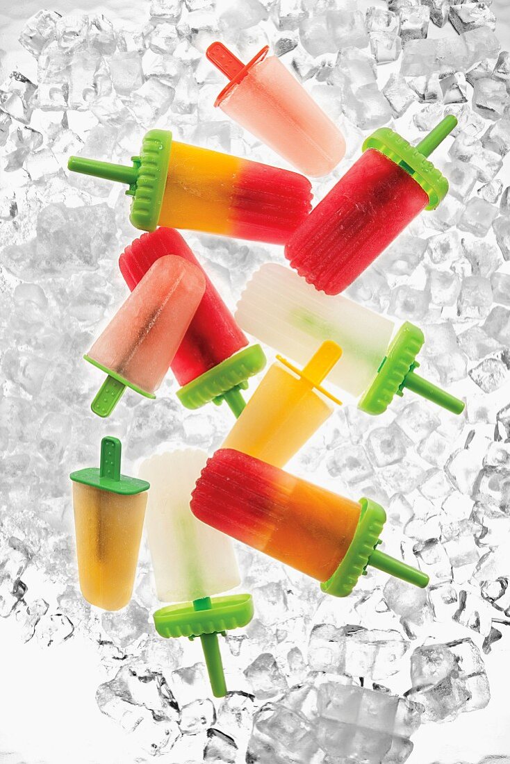 Various ice lollies on ice cubes (seen from above)