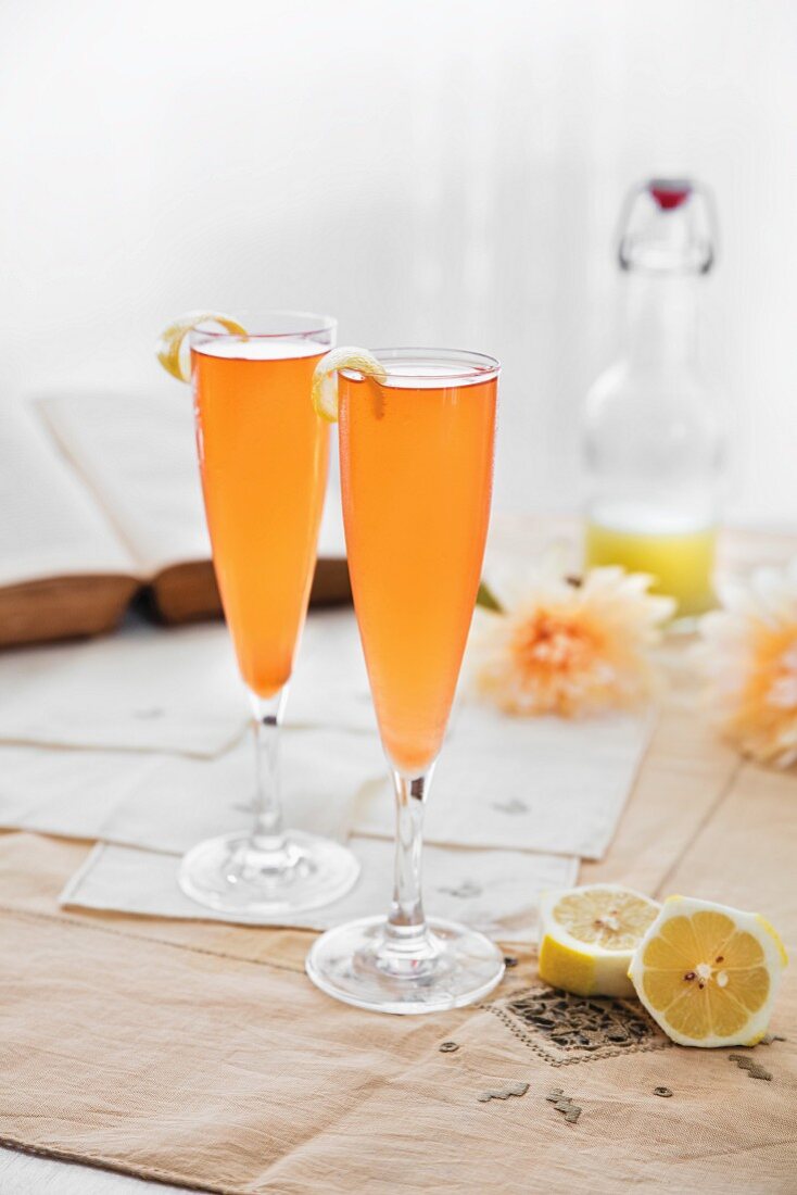 Cava cocktails with lemon for two
