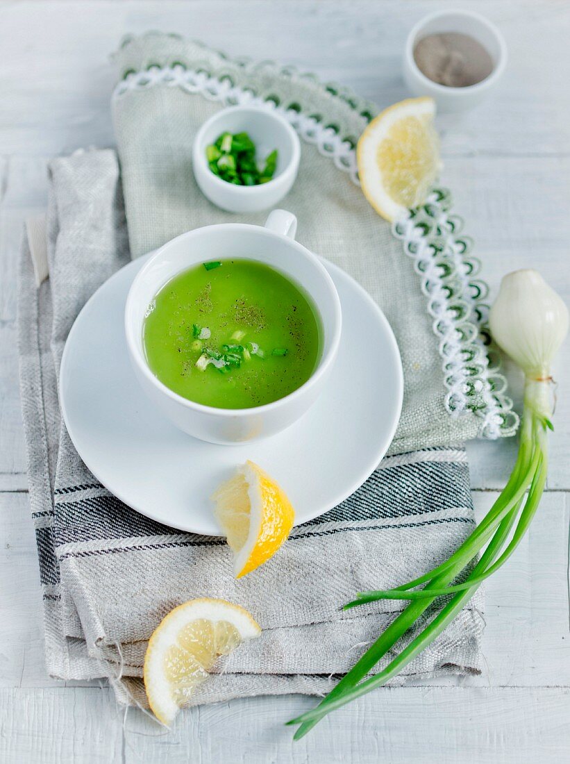 Cremesuppe mit grünen Erbsen