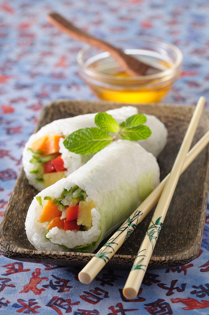 Rice rolls filled with vegetables (Asia)