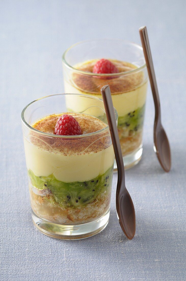 Kiwi tiramisu in dessert glasses