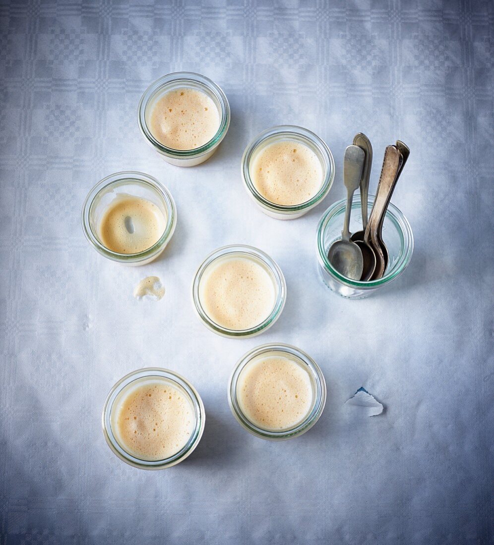 Glasses of Rhineland egg soup (wine foam cream)